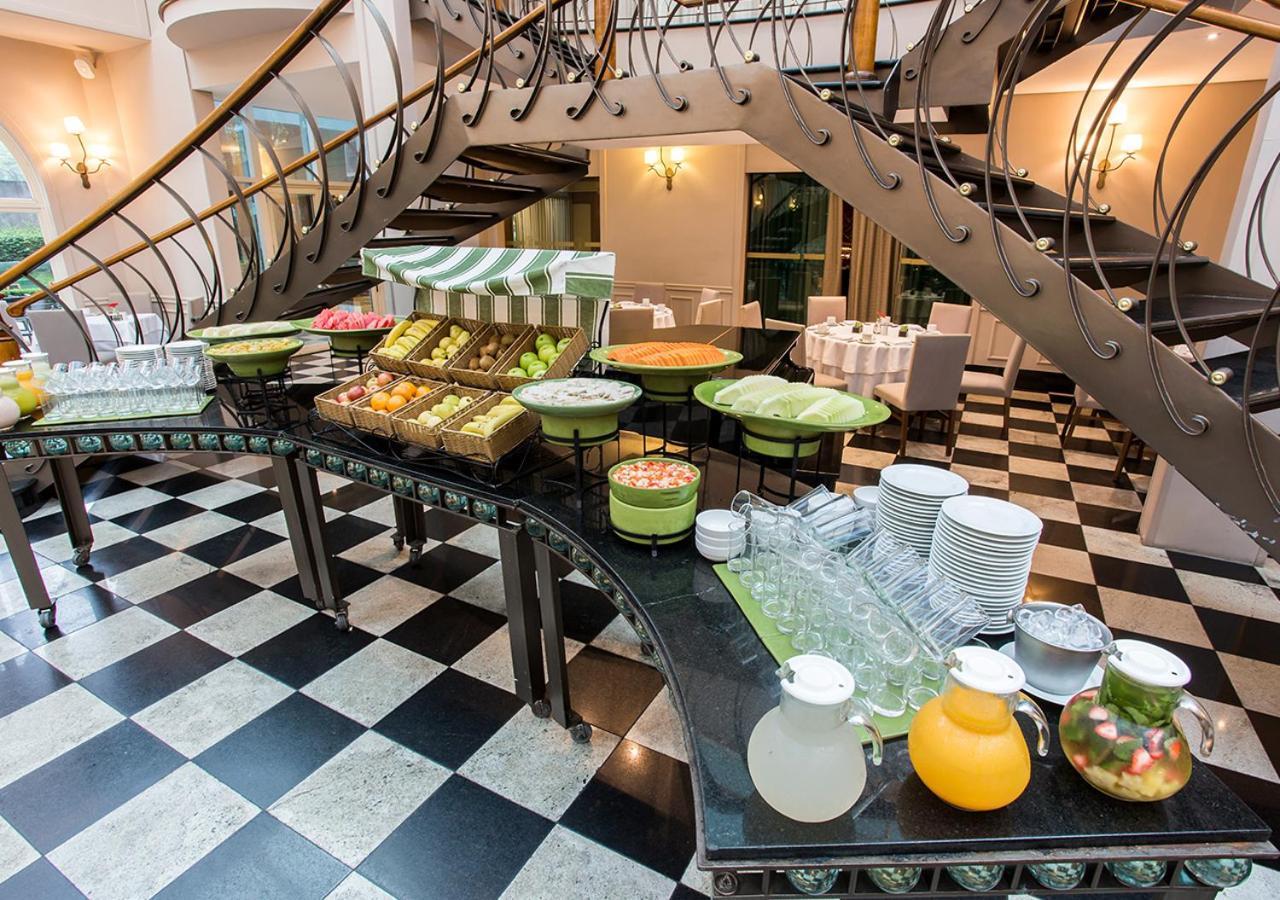 Готель Gran Estanplaza Berrini Сан-Паулу Екстер'єр фото Breakfast buffet at a hotel