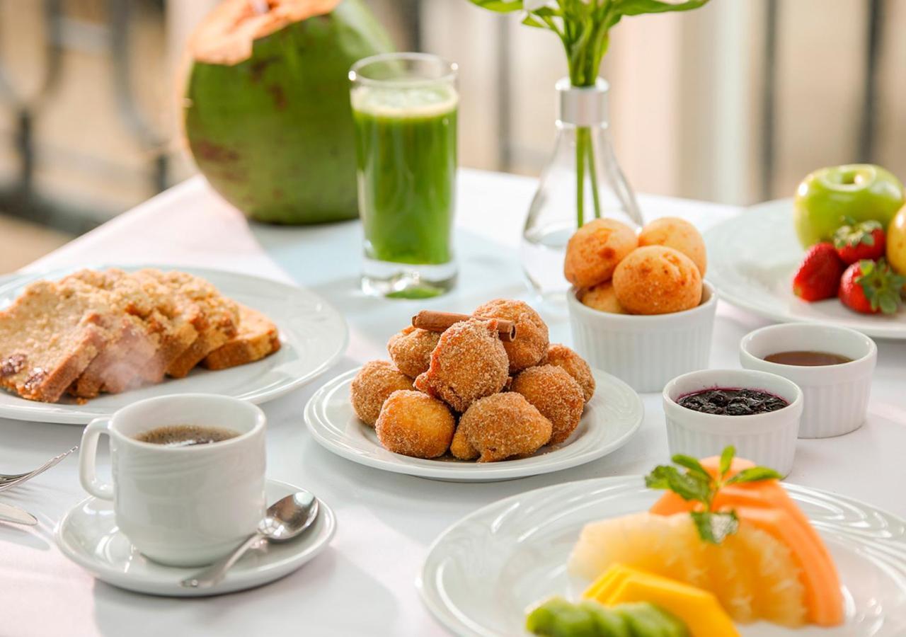 Готель Gran Estanplaza Berrini Сан-Паулу Екстер'єр фото A selection of Brazilian breakfast foods